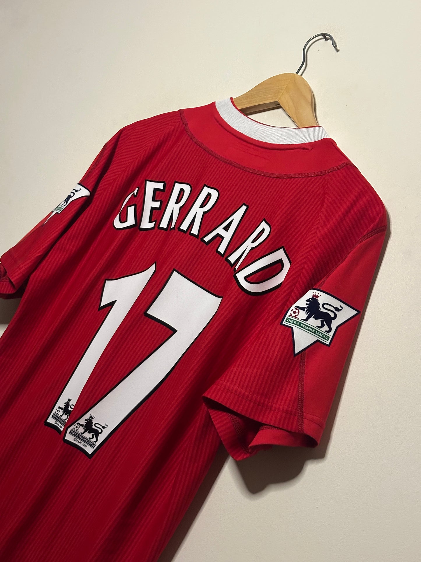 Steven Gerrard Liverpool FC 2002-04 home football shirt (M)