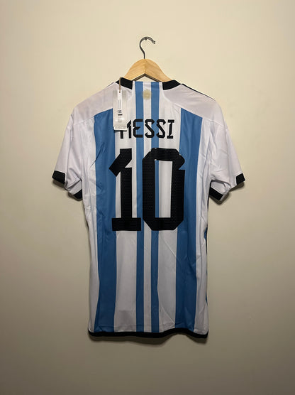 Lionel Messi Argentina 2022 World Cup final edition home football shirt (M)
