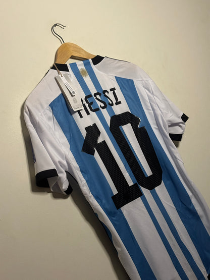Lionel Messi Argentina 2022 World Cup final edition home football shirt (M)