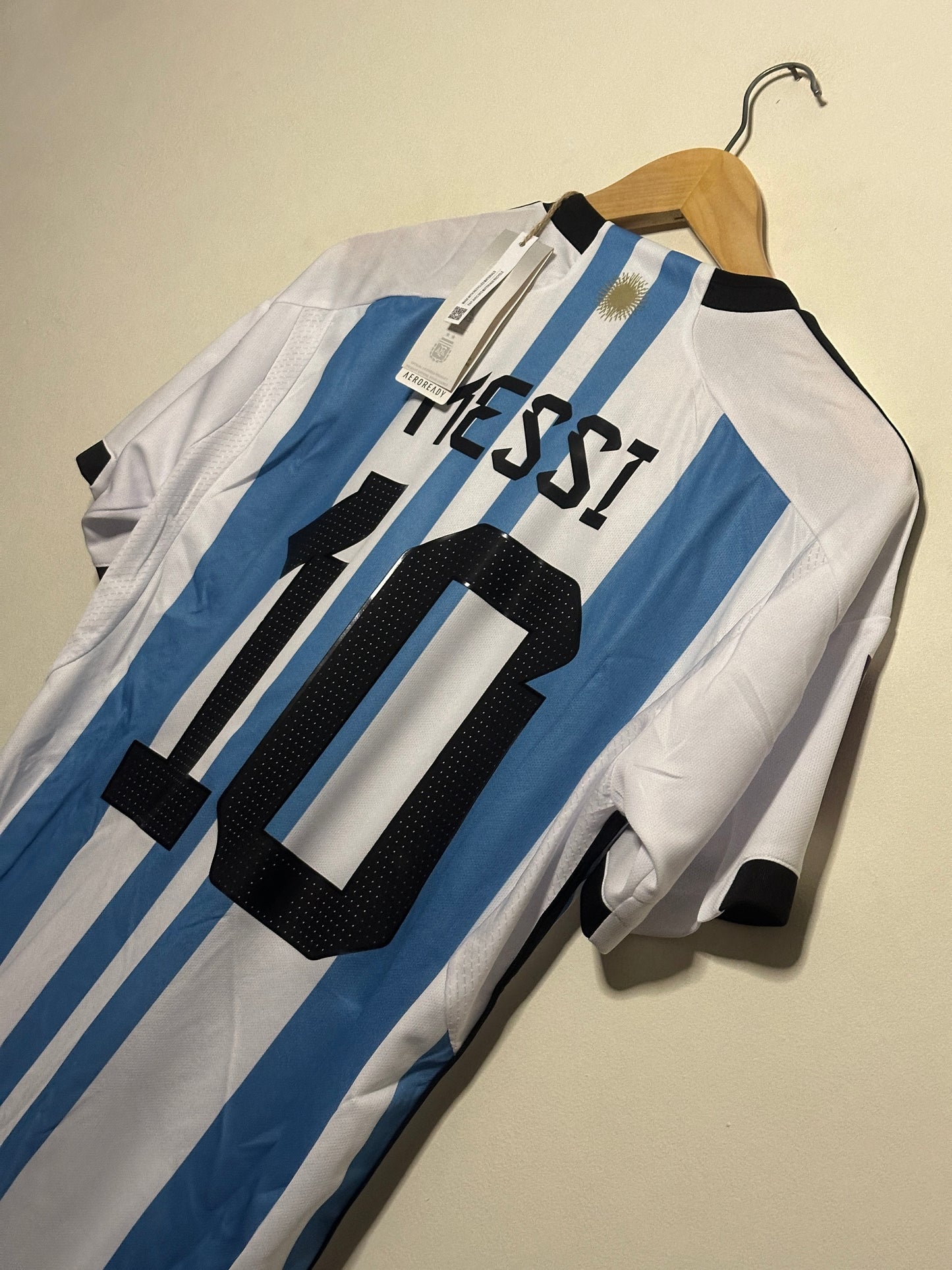 Lionel Messi Argentina 2022 World Cup final edition home football shirt (M)