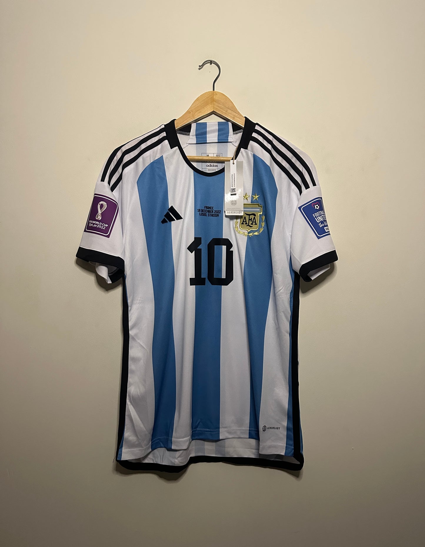 Lionel Messi Argentina 2022 World Cup final edition home football shirt (M)