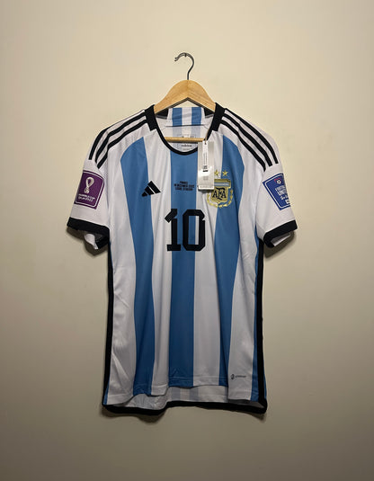 Lionel Messi Argentina 2022 World Cup final edition home football shirt (M)