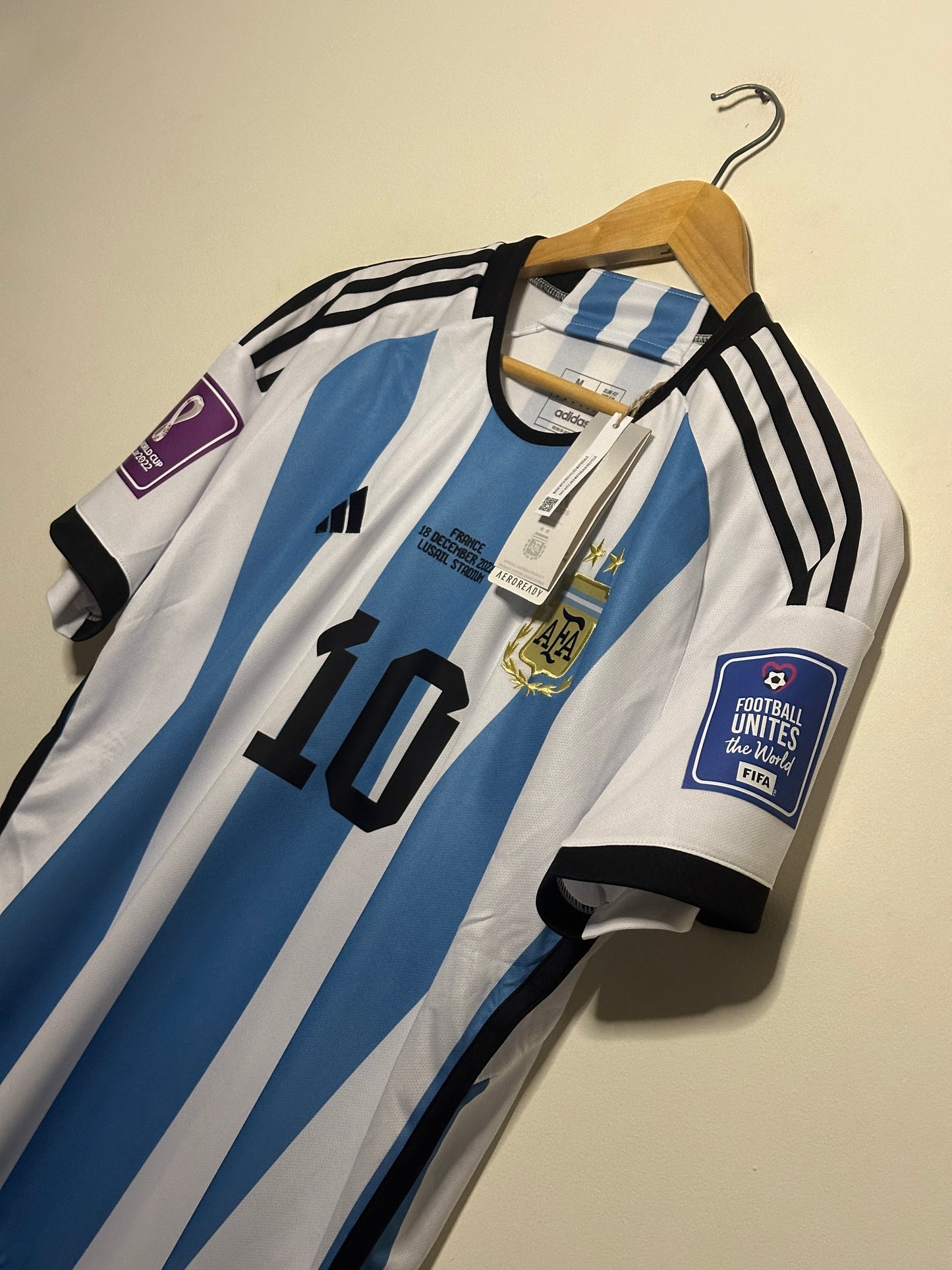 Lionel Messi Argentina 2022 World Cup final edition home football shirt (M)
