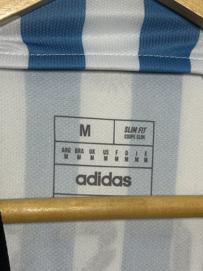 Lionel Messi Argentina 2022 World Cup final edition home football shirt (M)