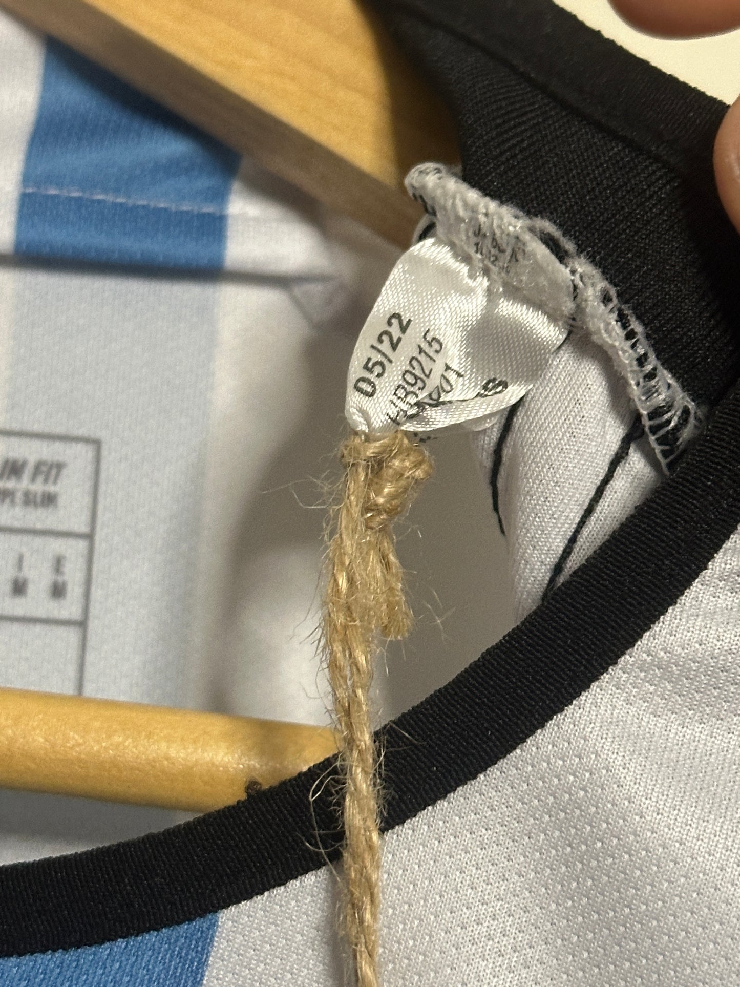 Lionel Messi Argentina 2022 World Cup final edition home football shirt (M)