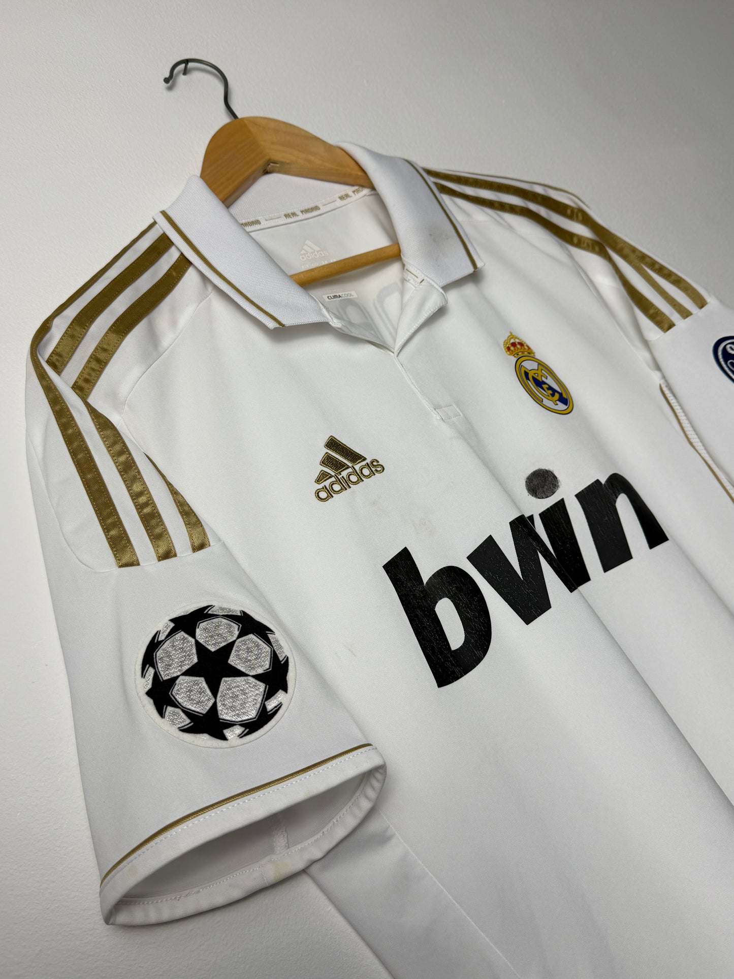 Cristiano Ronaldo Real Madrid CF 2011-12 home football shirt (M)