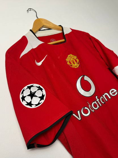 Cristiano Ronaldo Manchester United 2004-06 home football shirt (L)