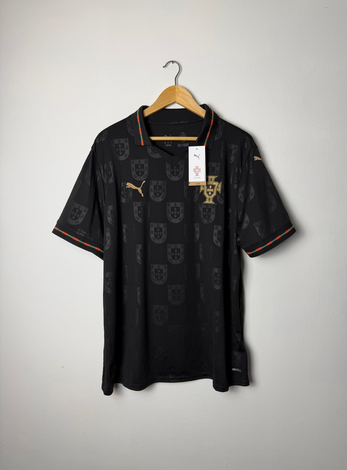 Portugal 2025 'Pantera Negra' special football shirt (XL)