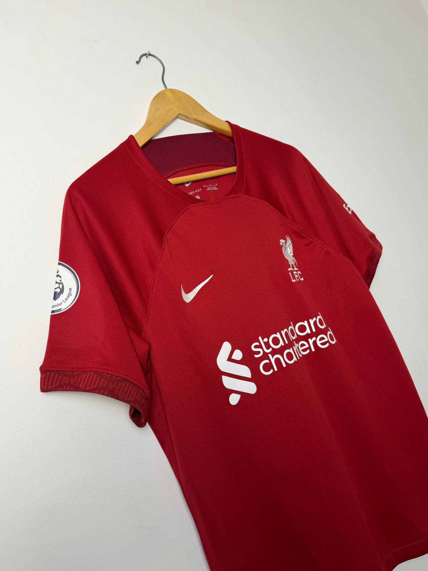 Darwin Nunez Liverpool FC 2022-23 home football shirt (M)