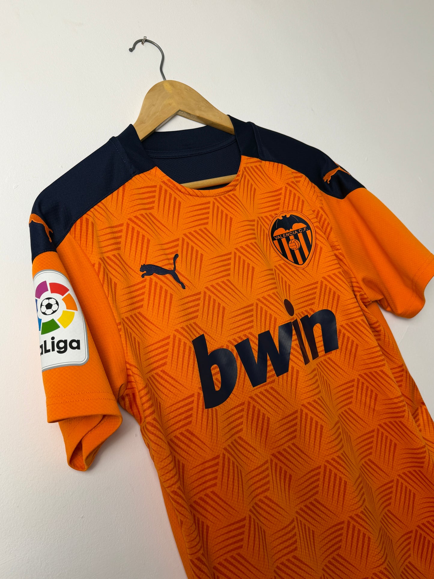 Valencia CF 2020-21 away football shirt (M)