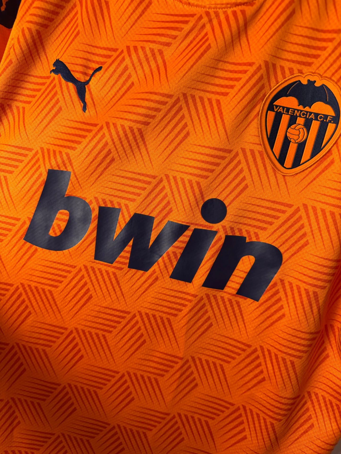 Valencia CF 2020-21 away football shirt (M)