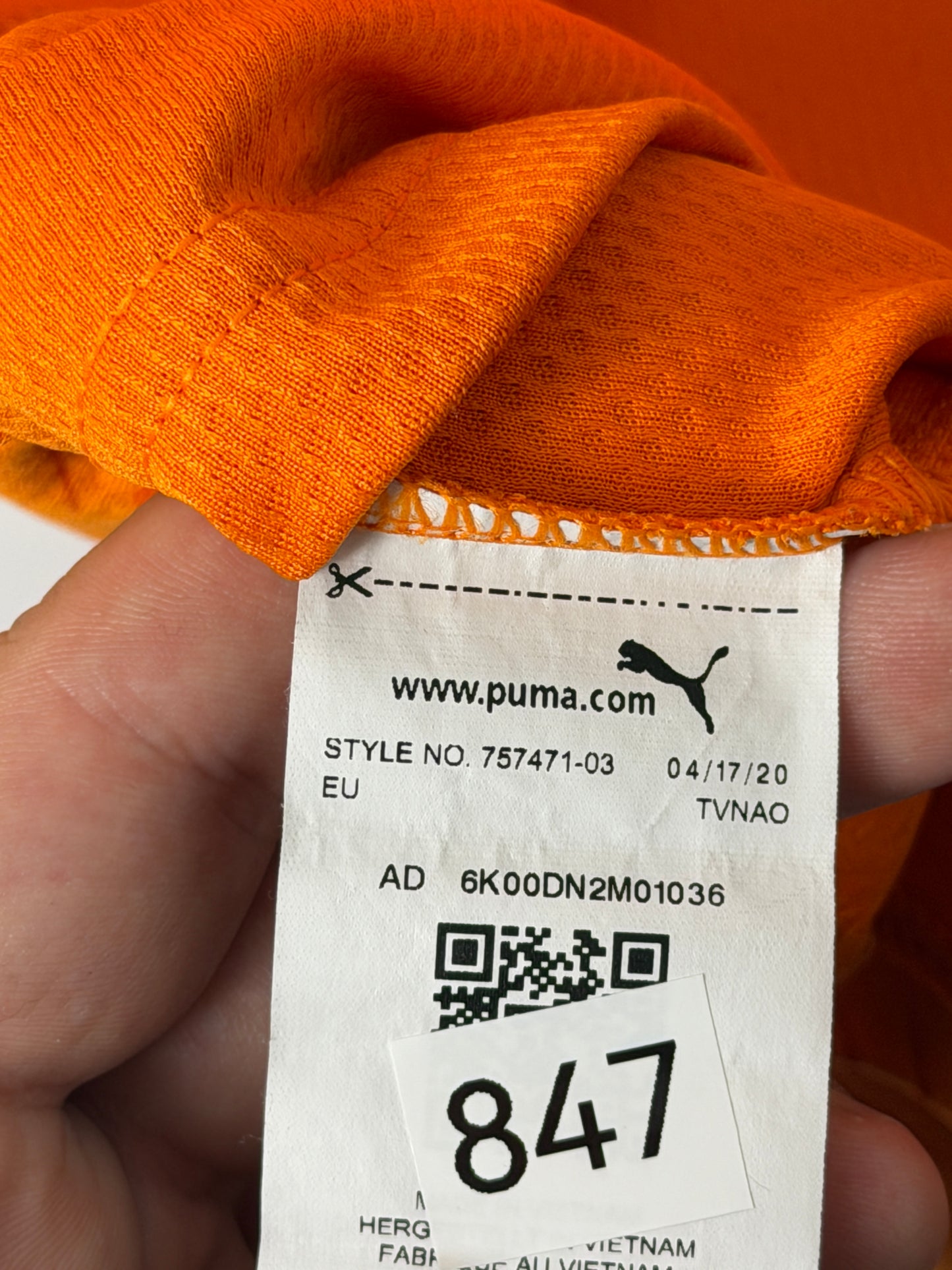 Valencia CF 2020-21 away football shirt (M)