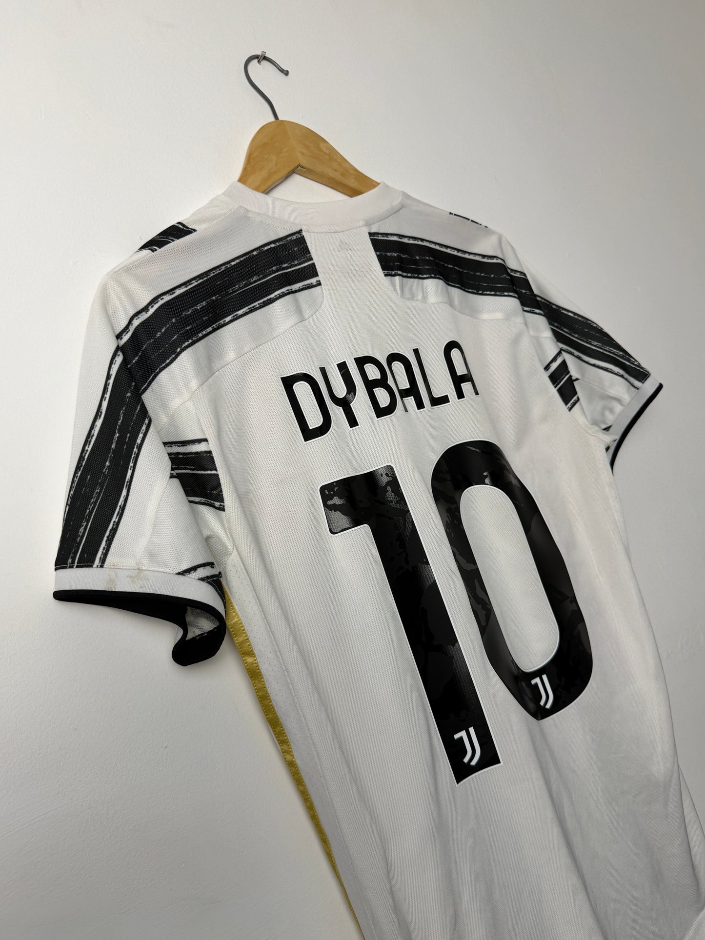 Paulo Dybala Juventus FC 2020-21 home football shirt (M)
