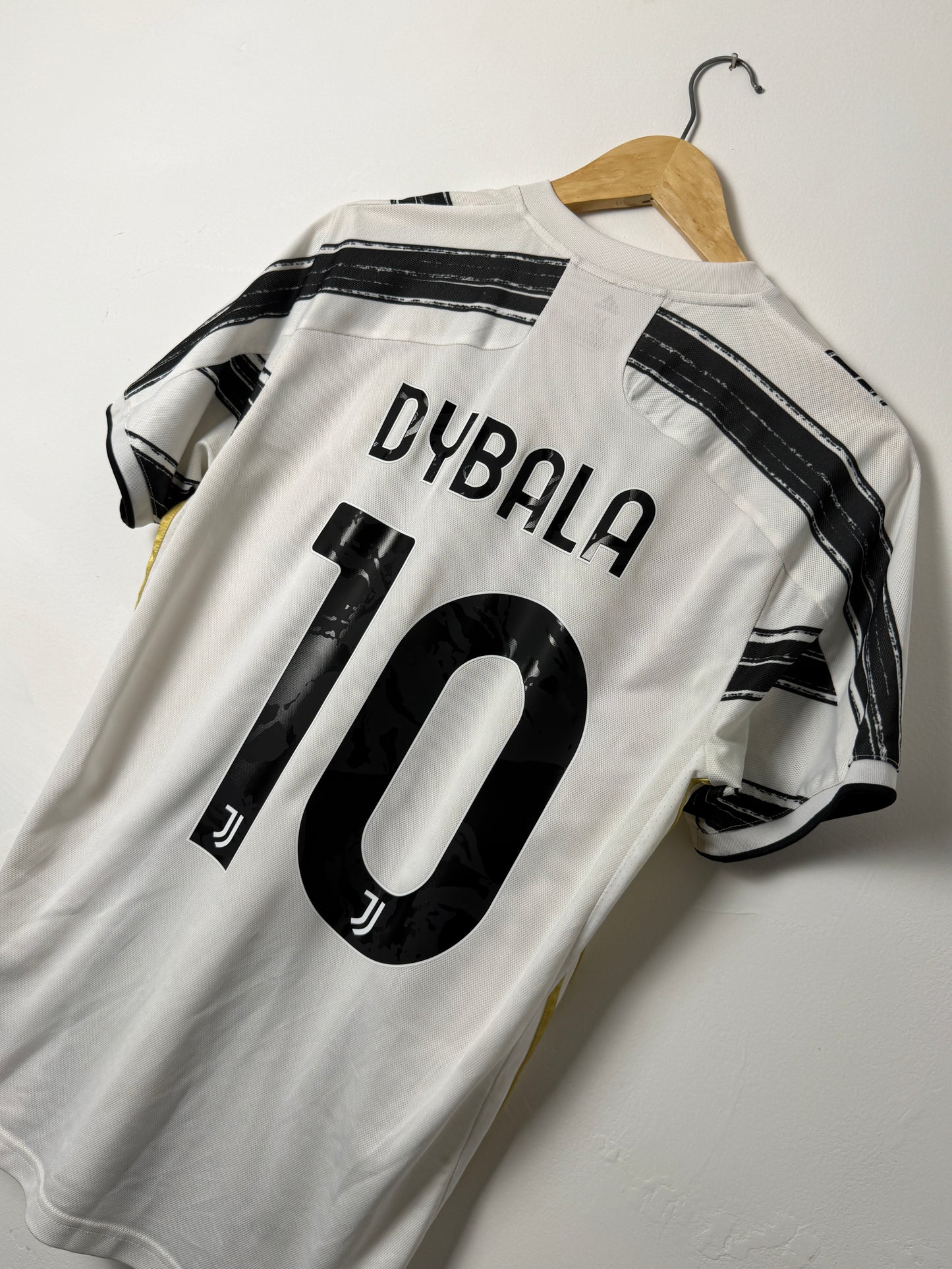 Paulo Dybala Juventus FC 2020-21 home football shirt (M)