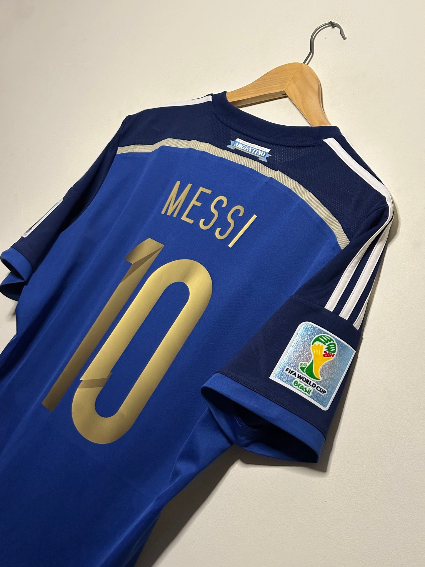Lionel Messi Argentina 2014 World Cup away football shirt (M)