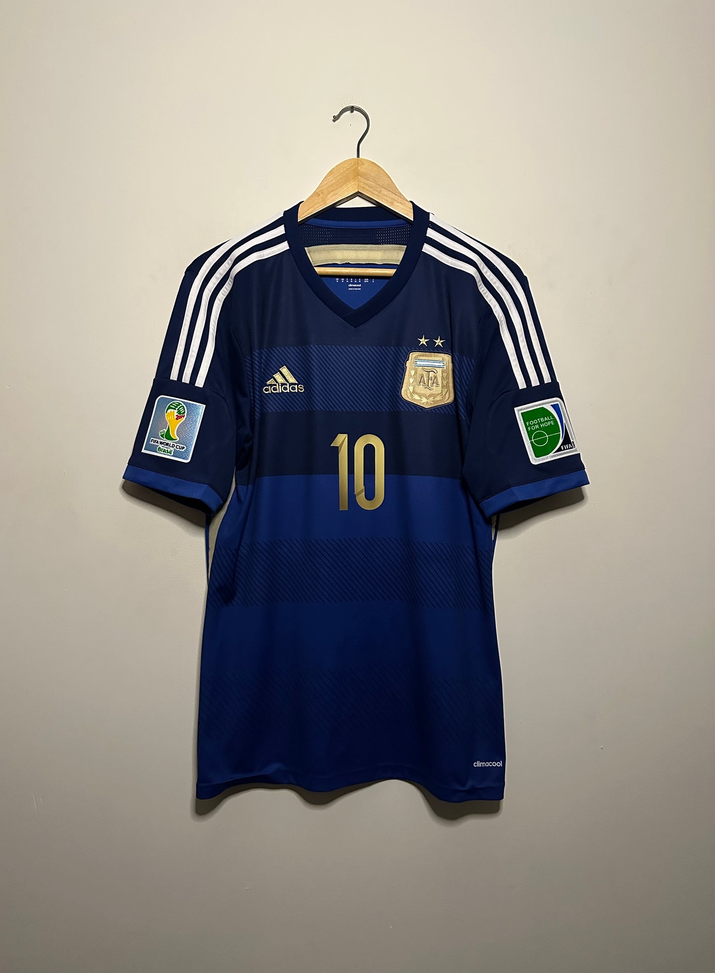 Lionel Messi Argentina 2014 World Cup away football shirt (M)
