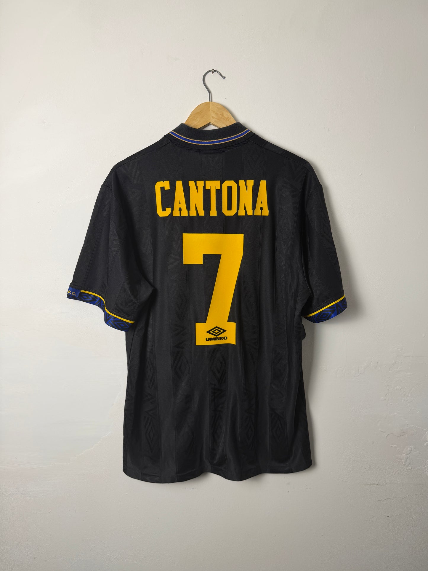 Eric Cantona Manchester United 1994-95 away football shirt (L)
