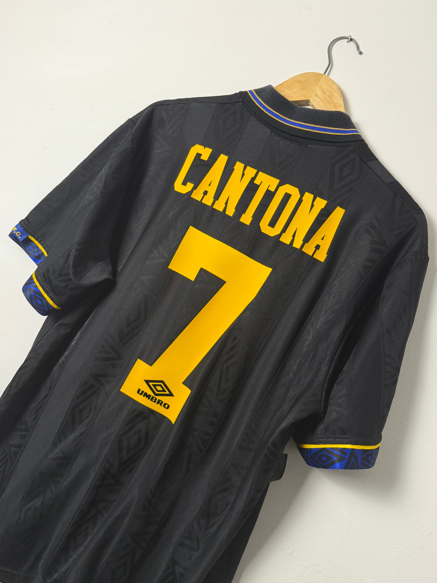 Eric Cantona Manchester United 1994-95 away football shirt (L)