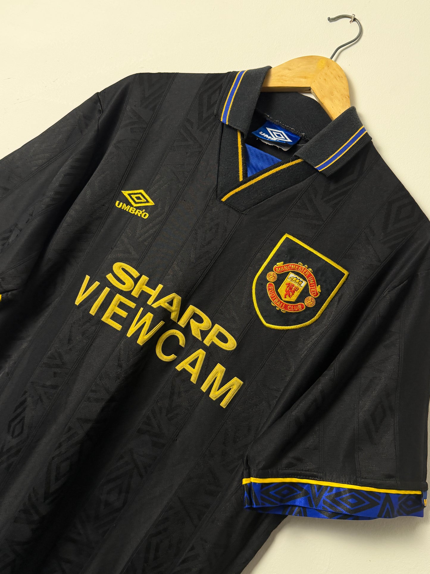 Eric Cantona Manchester United 1994-95 away football shirt (L)