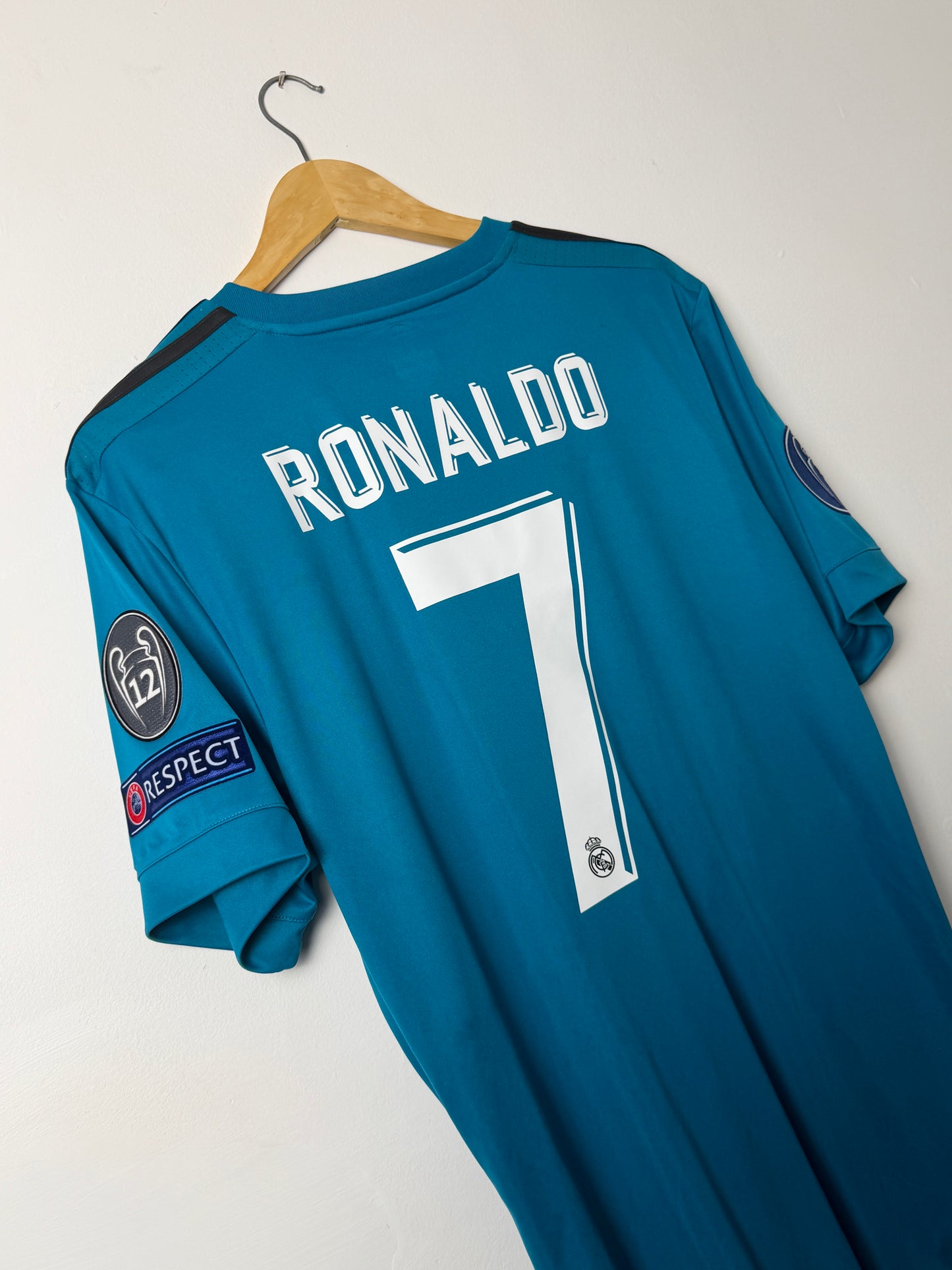 Cristiano Ronaldo Real Madrid CF 2017-18 third football shirt (L)