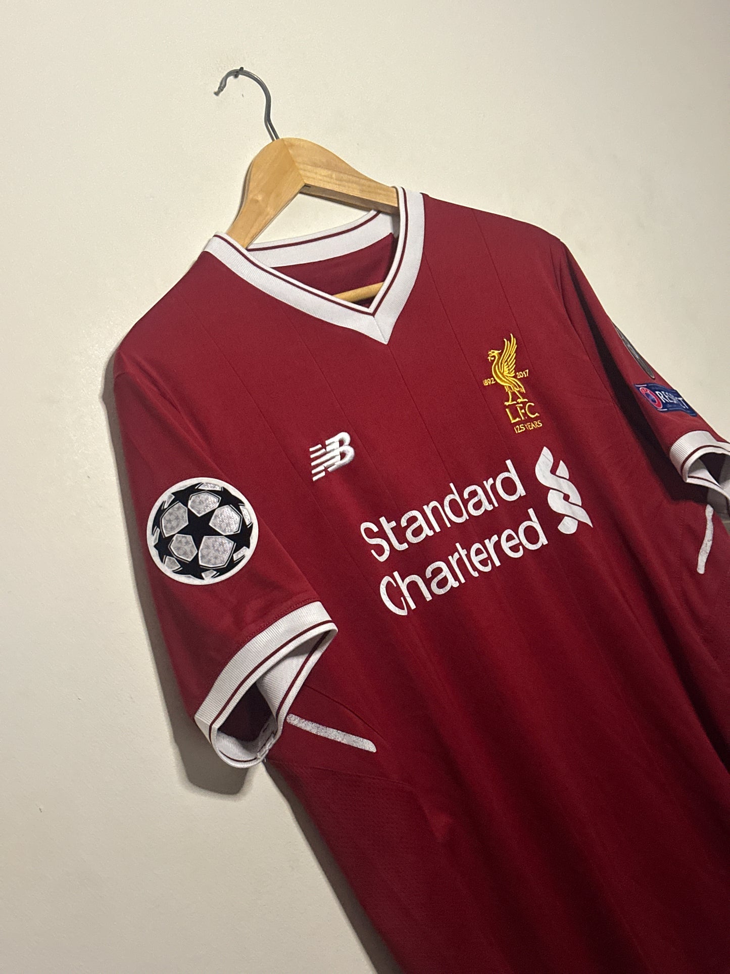 Roberto Firmino Liverpool FC 2017-18 home football shirt (M)