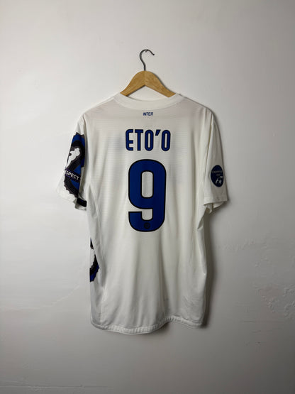 Samuel Eto'o Inter Milan 2010-11 away football shirt (L)