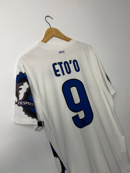 Samuel Eto'o Inter Milan 2010-11 away football shirt (L)