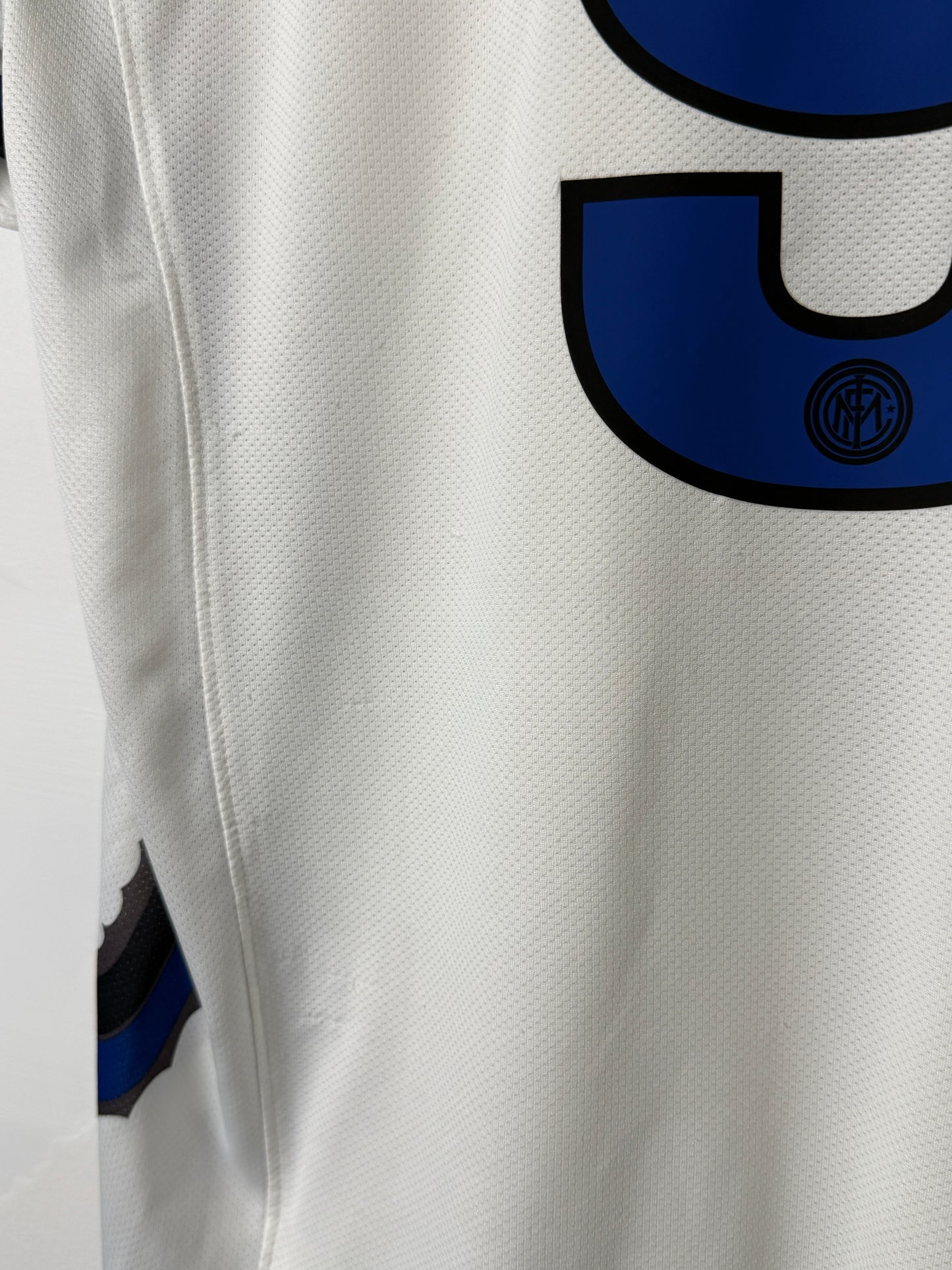 Samuel Eto'o Inter Milan 2010-11 away football shirt (L)