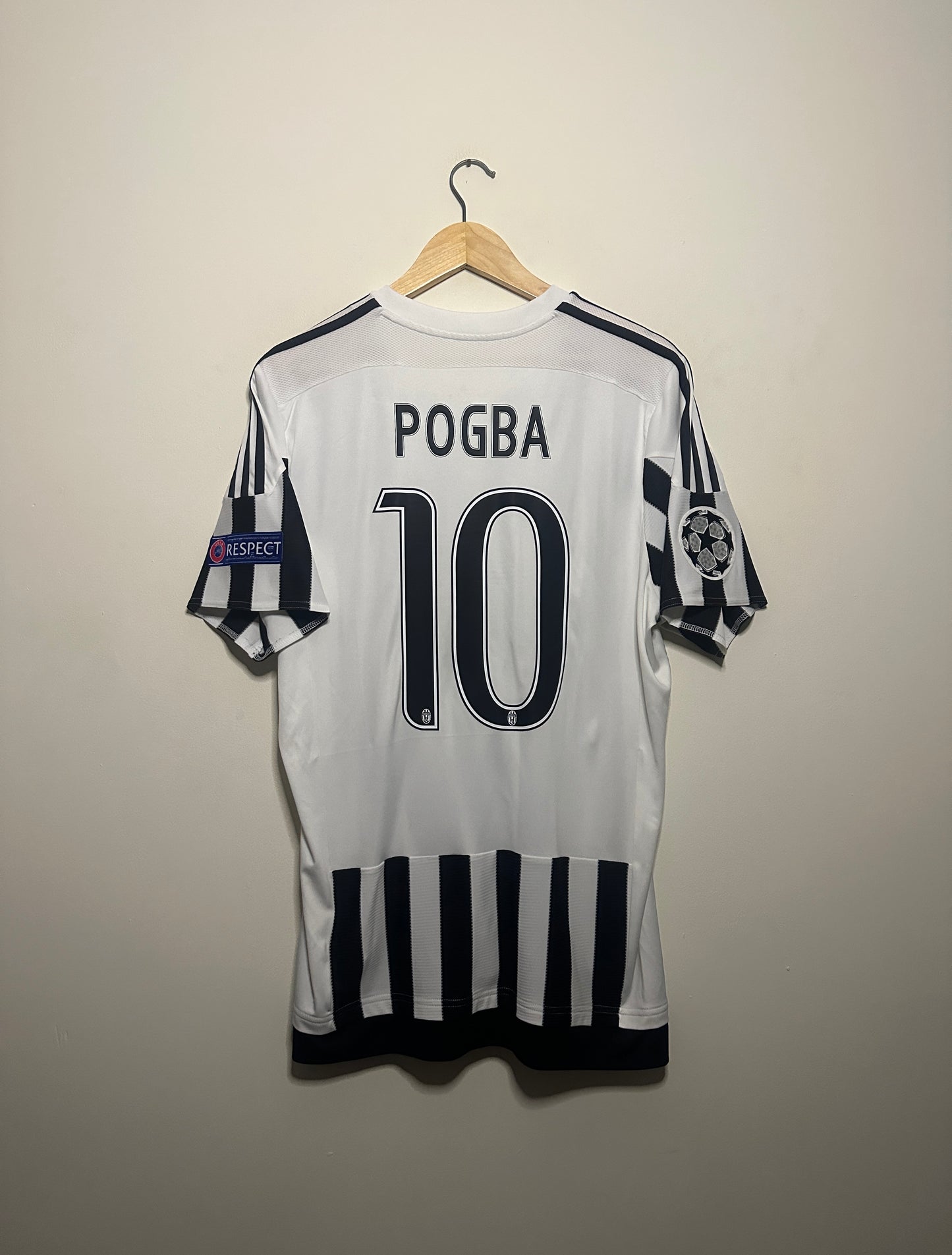 Paul Pogba Juventus FC 2015-16 home football shirt (L)