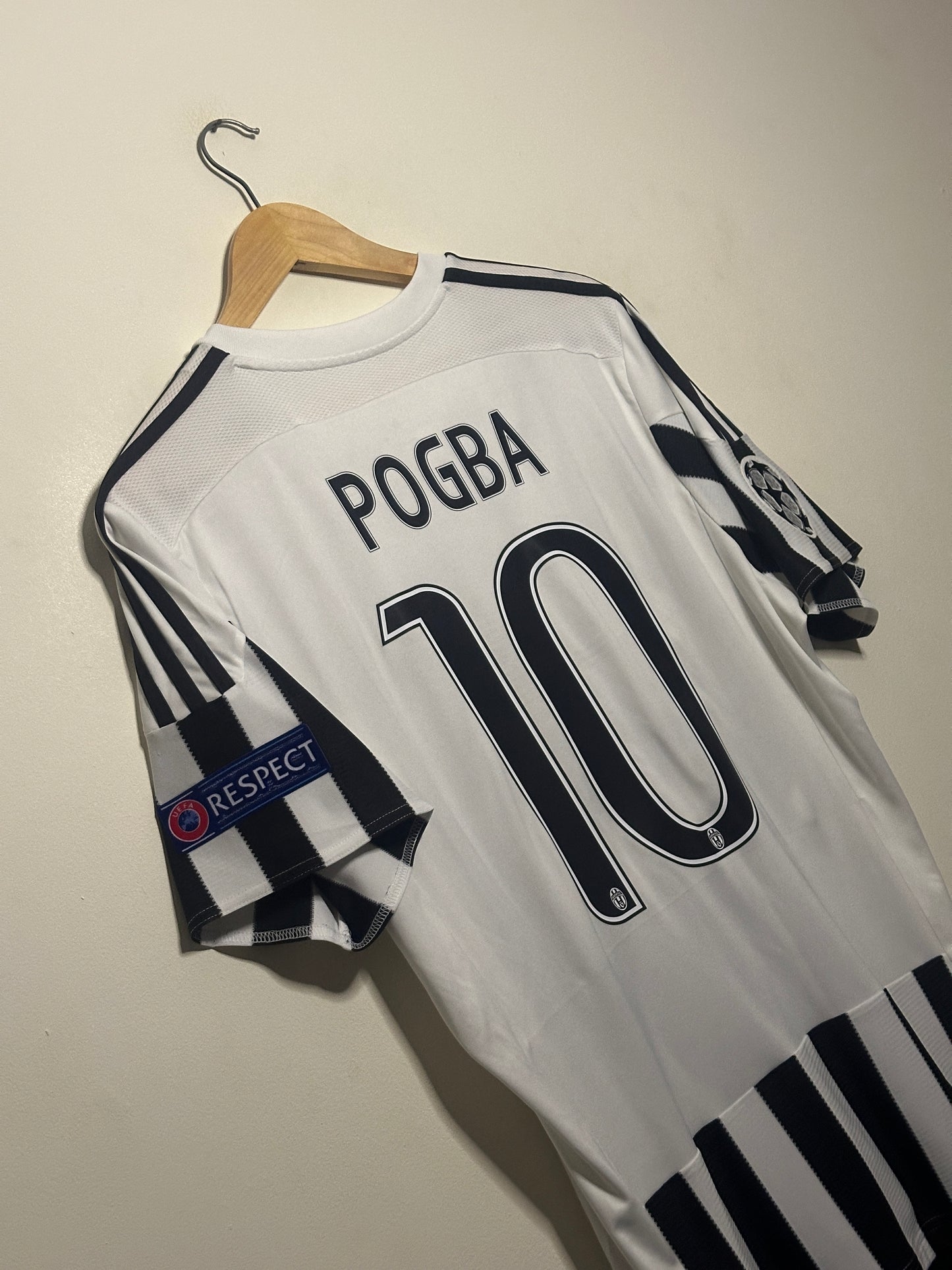 Paul Pogba Juventus FC 2015-16 home football shirt (L)