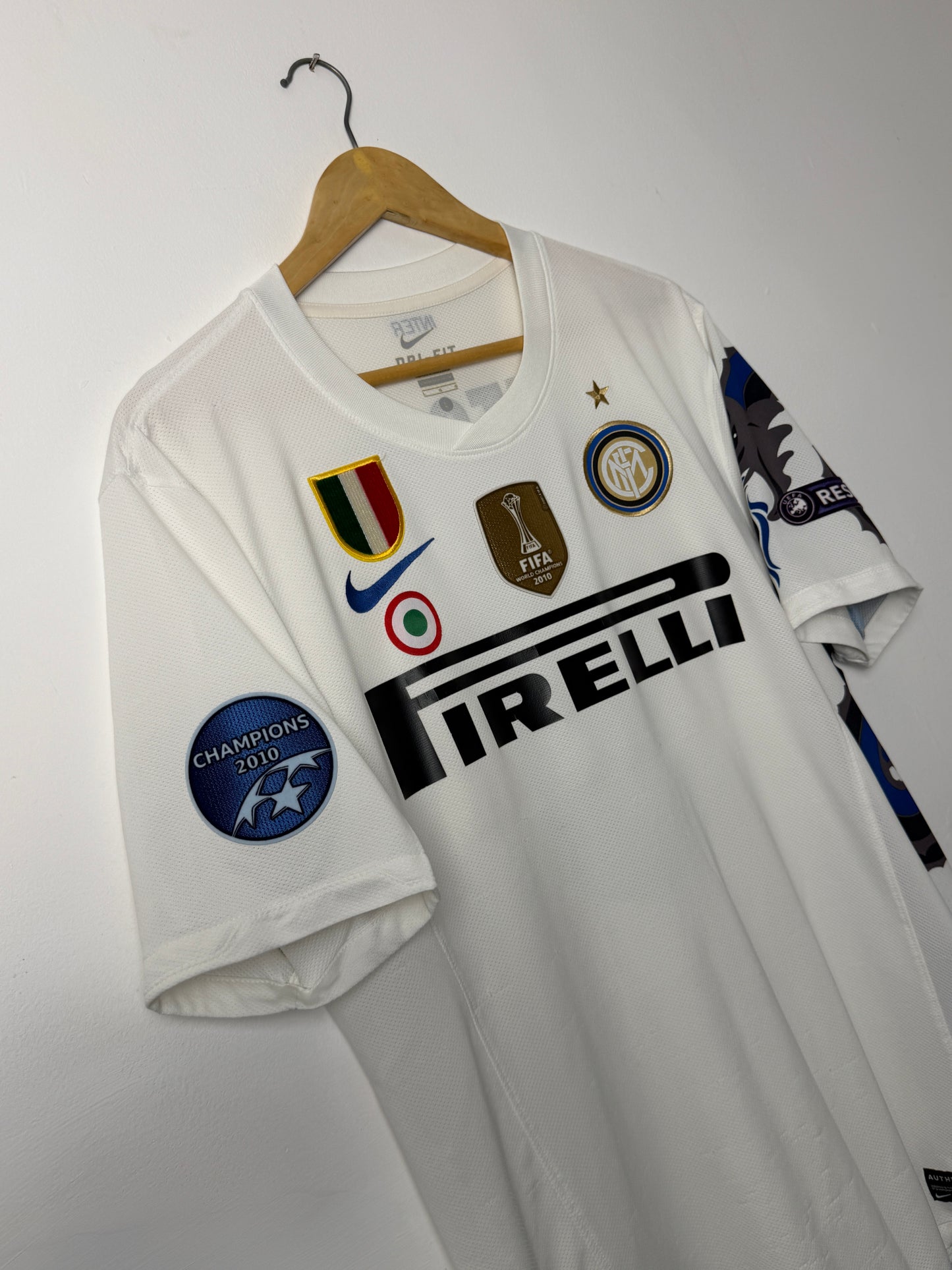 Samuel Eto'o Inter Milan 2010-11 away football shirt (L)