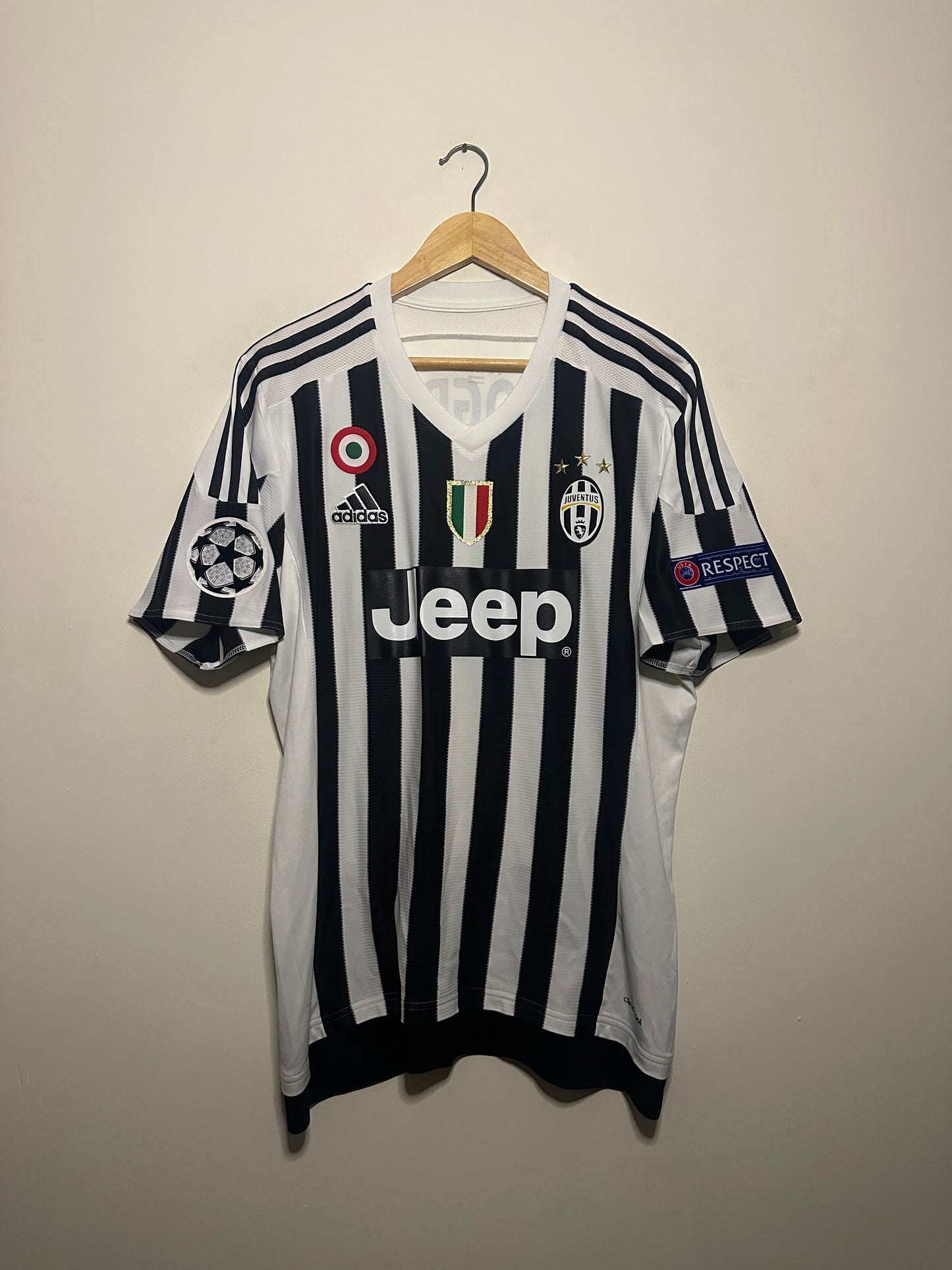 Paul Pogba Juventus FC 2015-16 home football shirt (L)