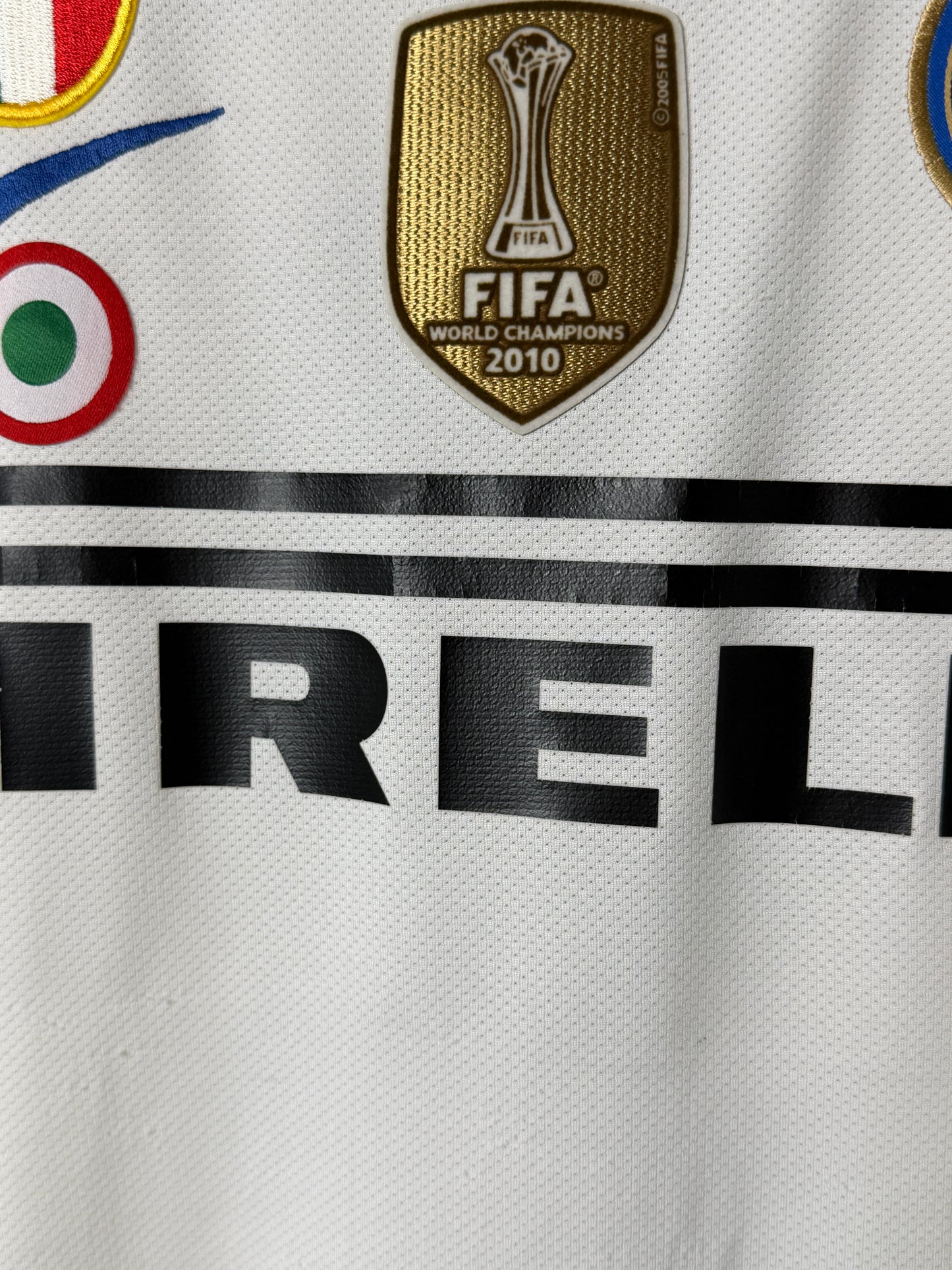 Samuel Eto'o Inter Milan 2010-11 away football shirt (L)