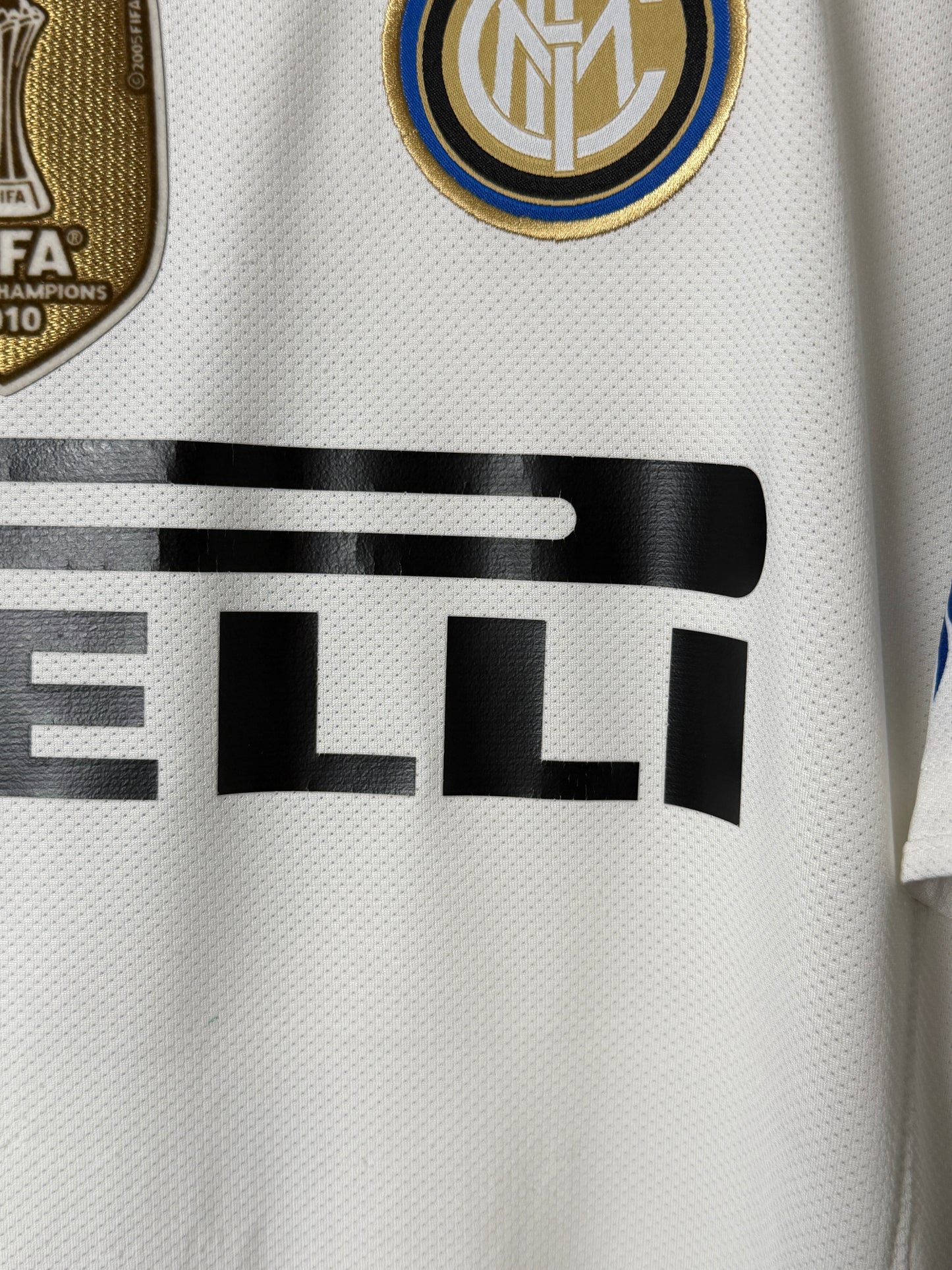 Samuel Eto'o Inter Milan 2010-11 away football shirt (L)
