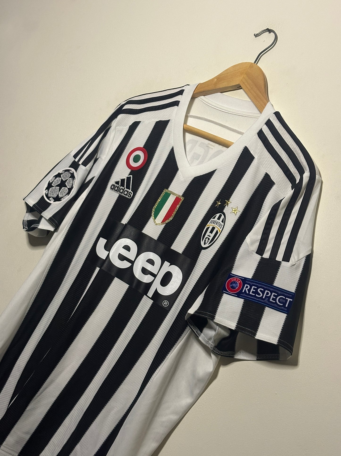 Paul Pogba Juventus FC 2015-16 home football shirt (L)