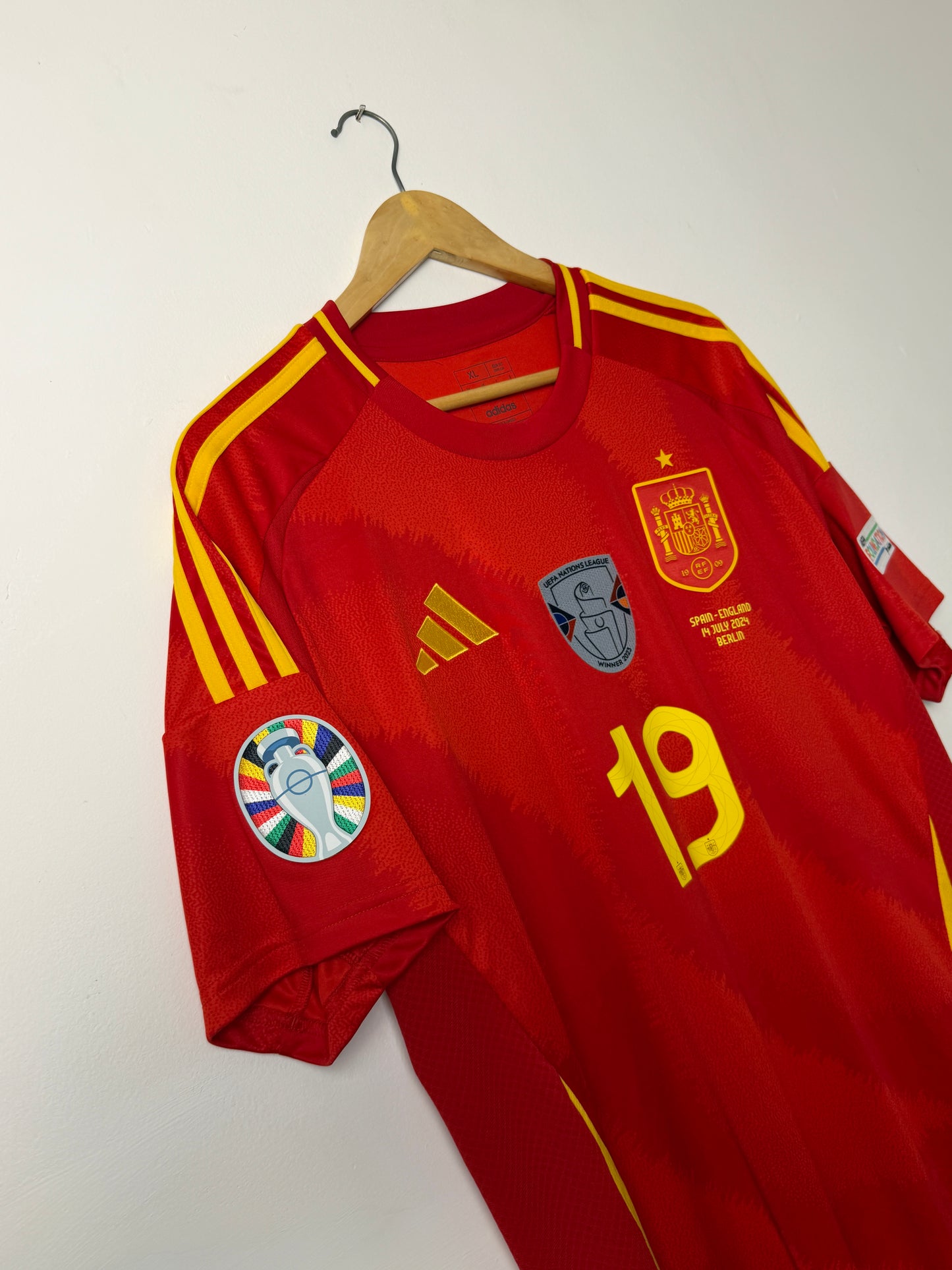 Lamine Yamal Spain 2024 Euros Final home football shirt (XL)