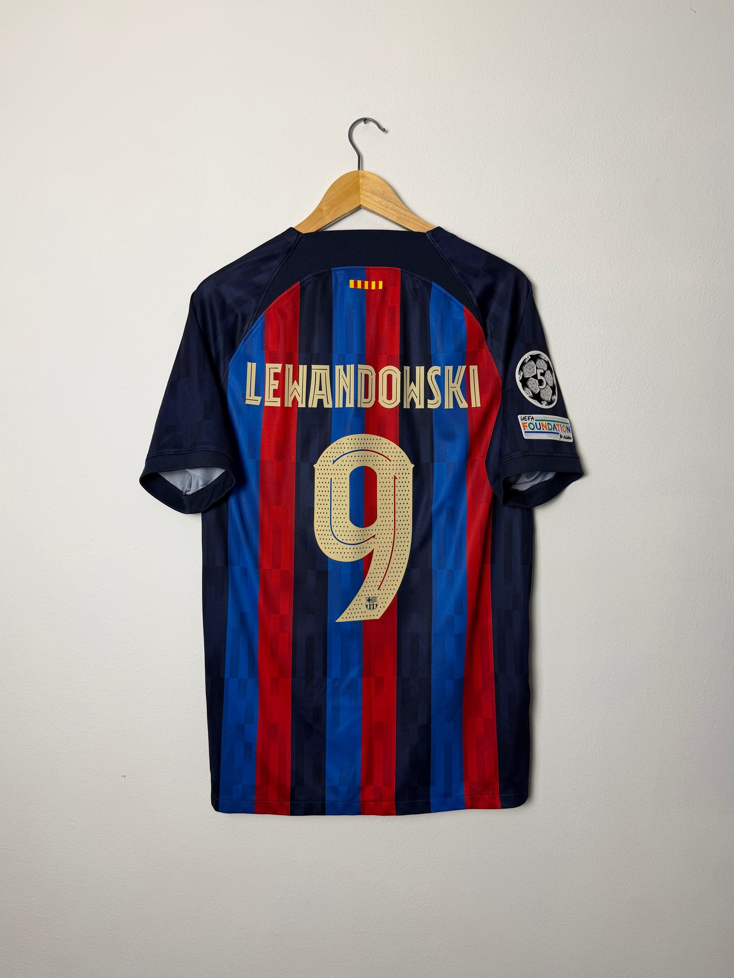 Robert Lewandowski FC Barcelona 2022-23 home football shirt (L)