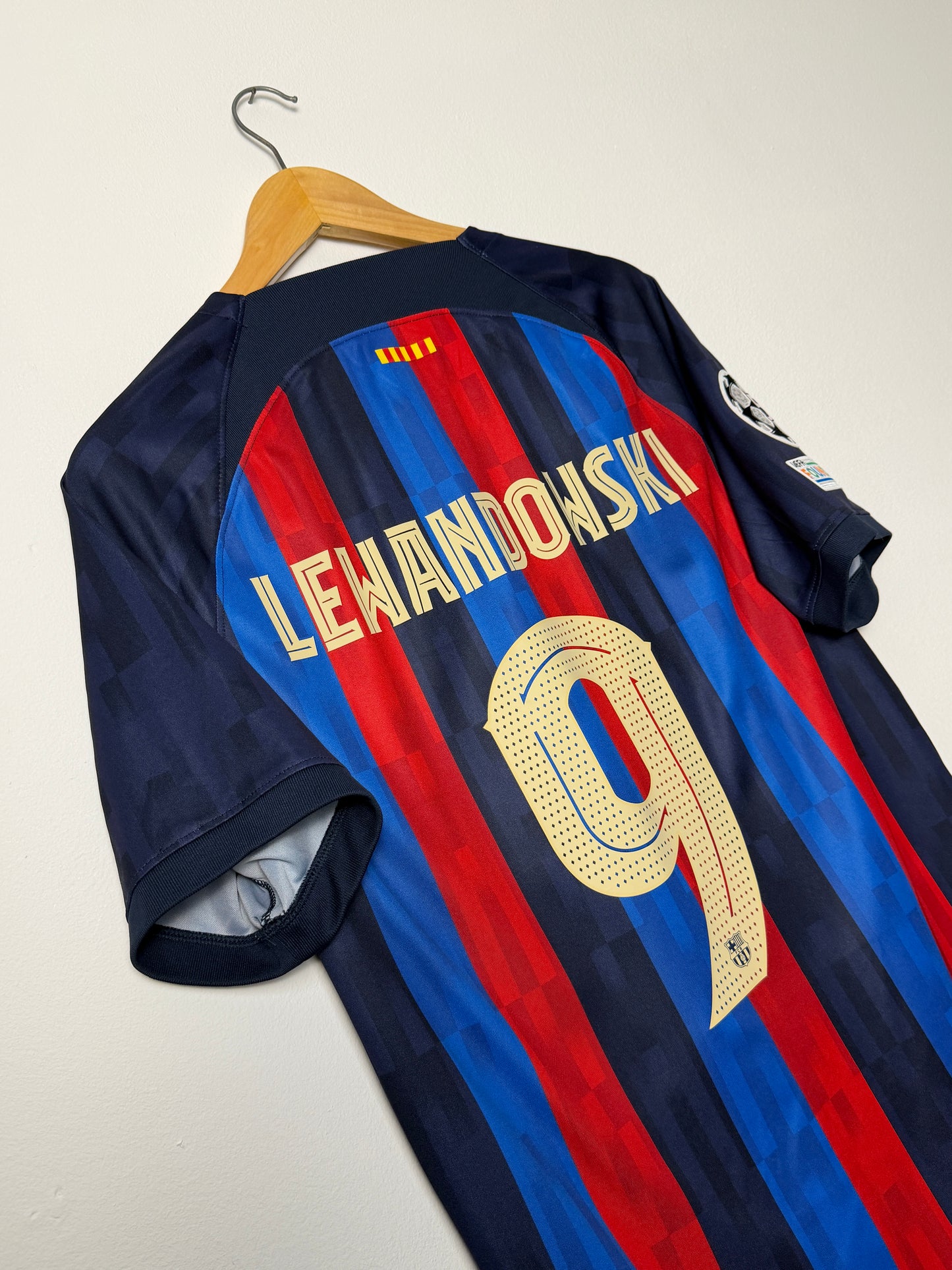 Robert Lewandowski FC Barcelona 2022-23 home football shirt (L)