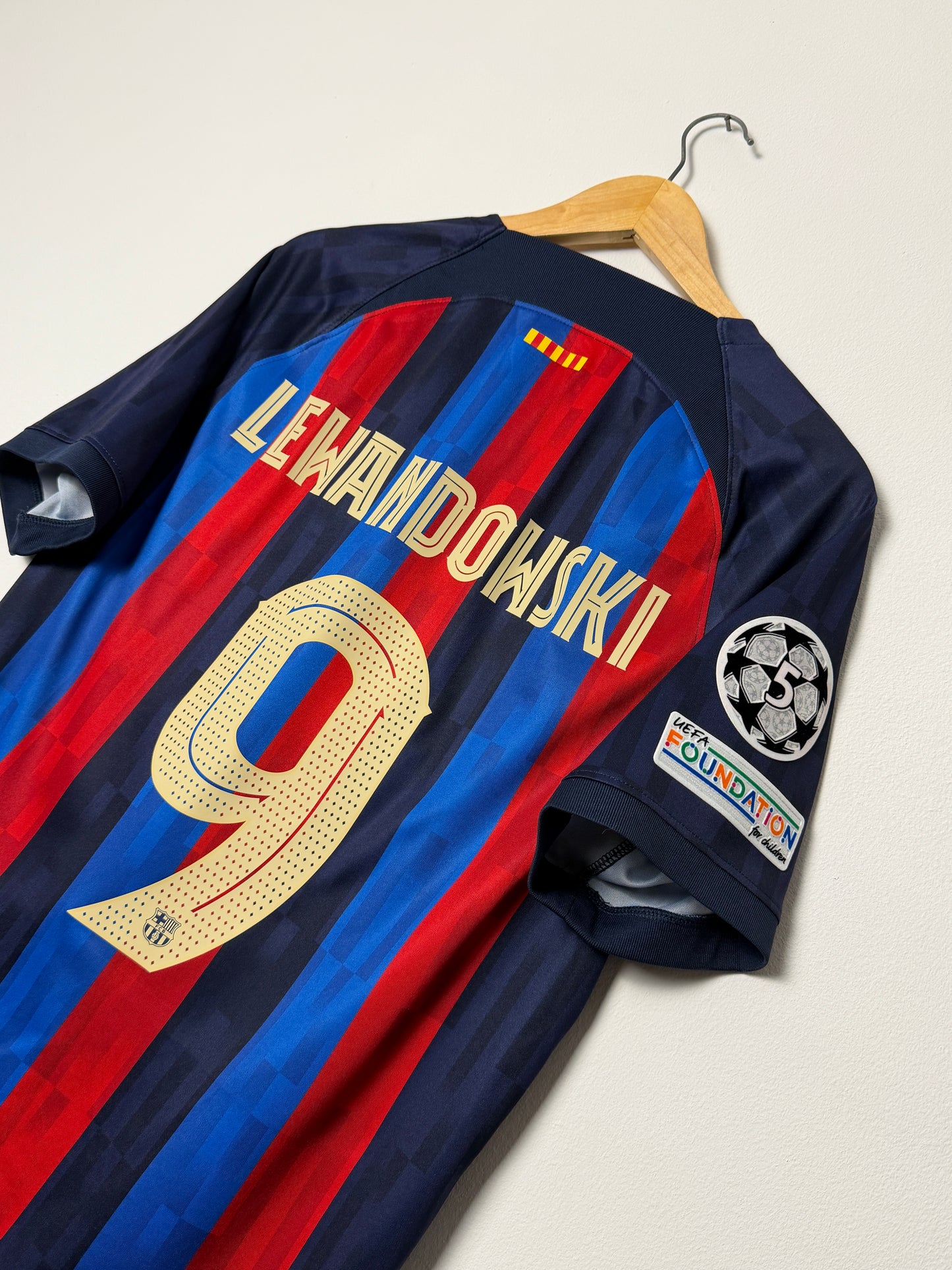 Robert Lewandowski FC Barcelona 2022-23 home football shirt (L)