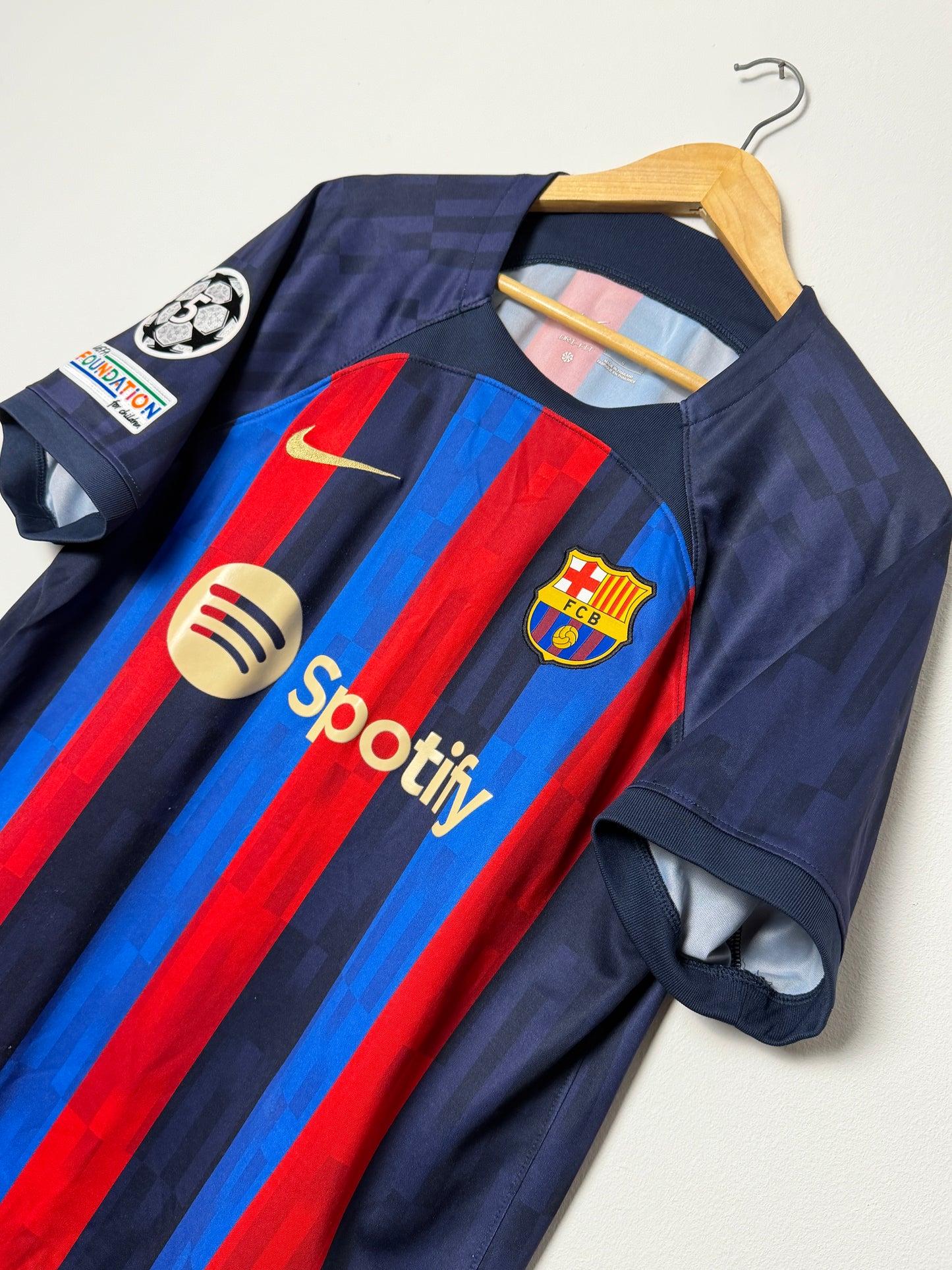 Robert Lewandowski FC Barcelona 2022-23 home football shirt (L)