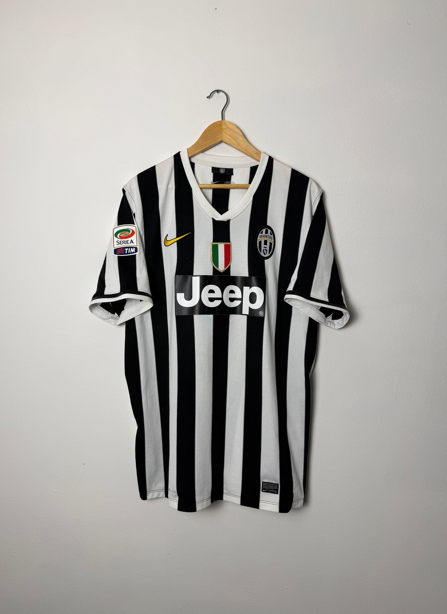 Carlos Tevez Juventus FC 2013-14 home football shirt (XL)