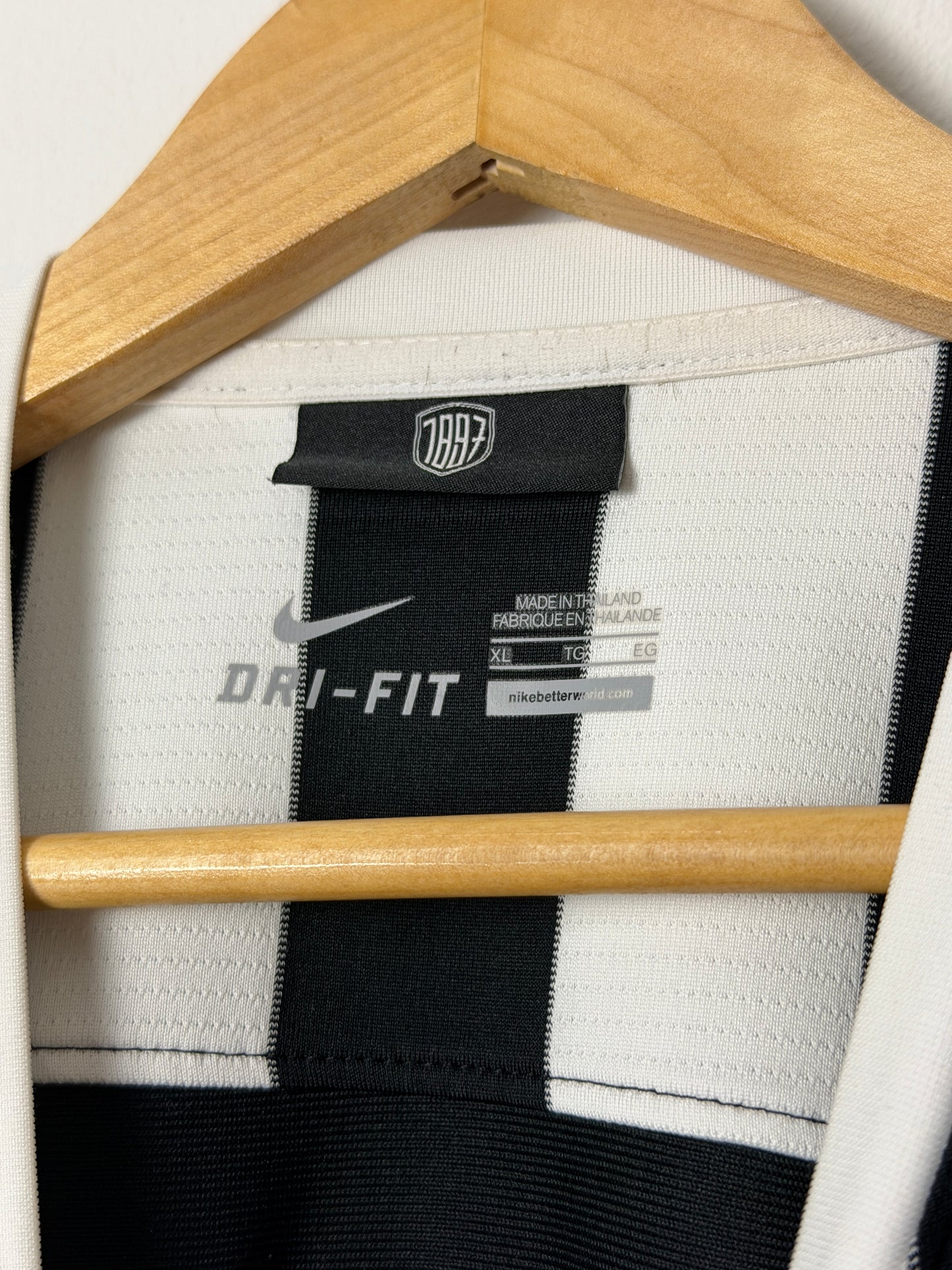 Carlos Tevez Juventus FC 2013-14 home football shirt (XL)