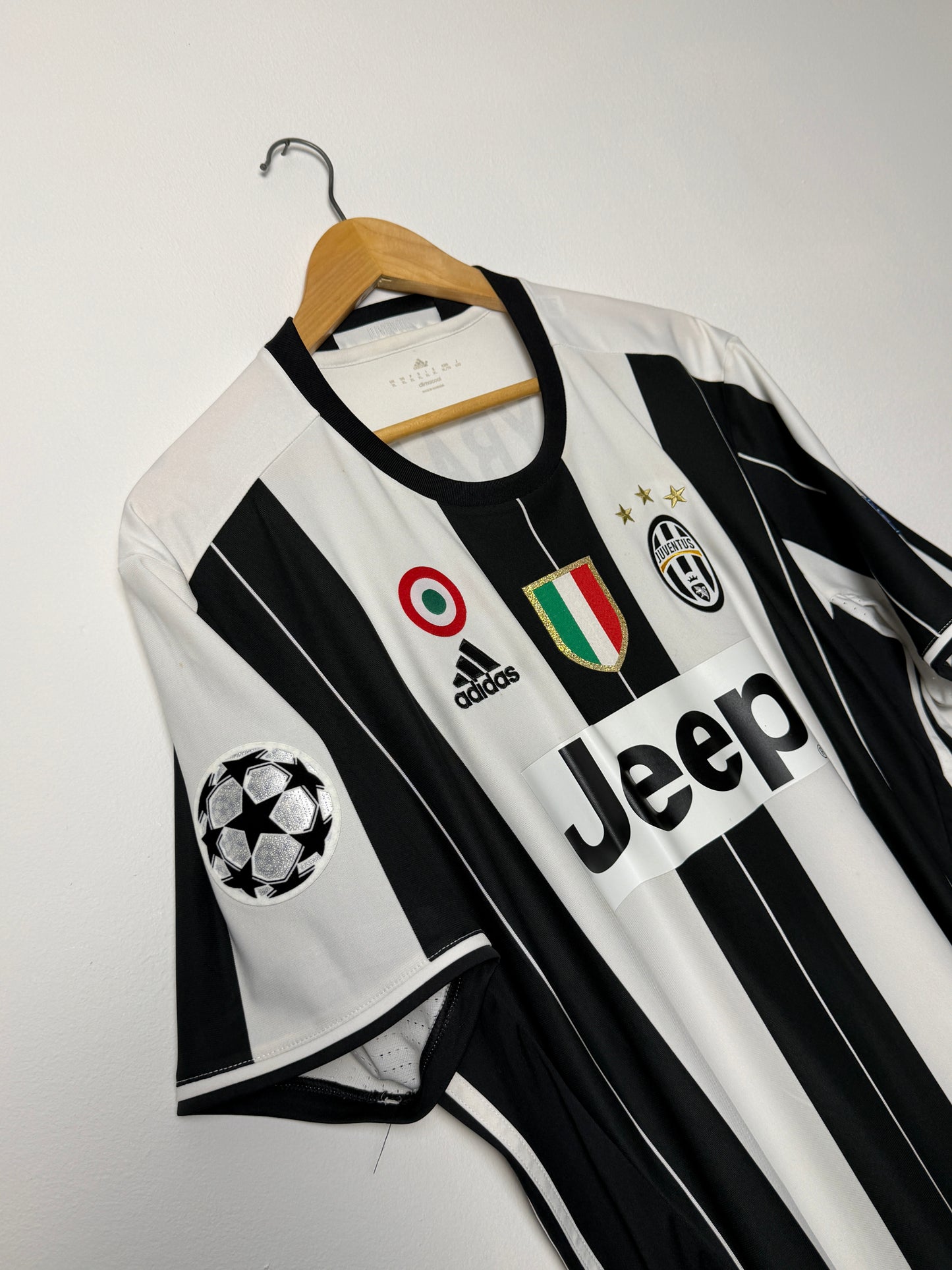 Paulo Dybala Juventus FC 2016-17 home football shirt (XL)
