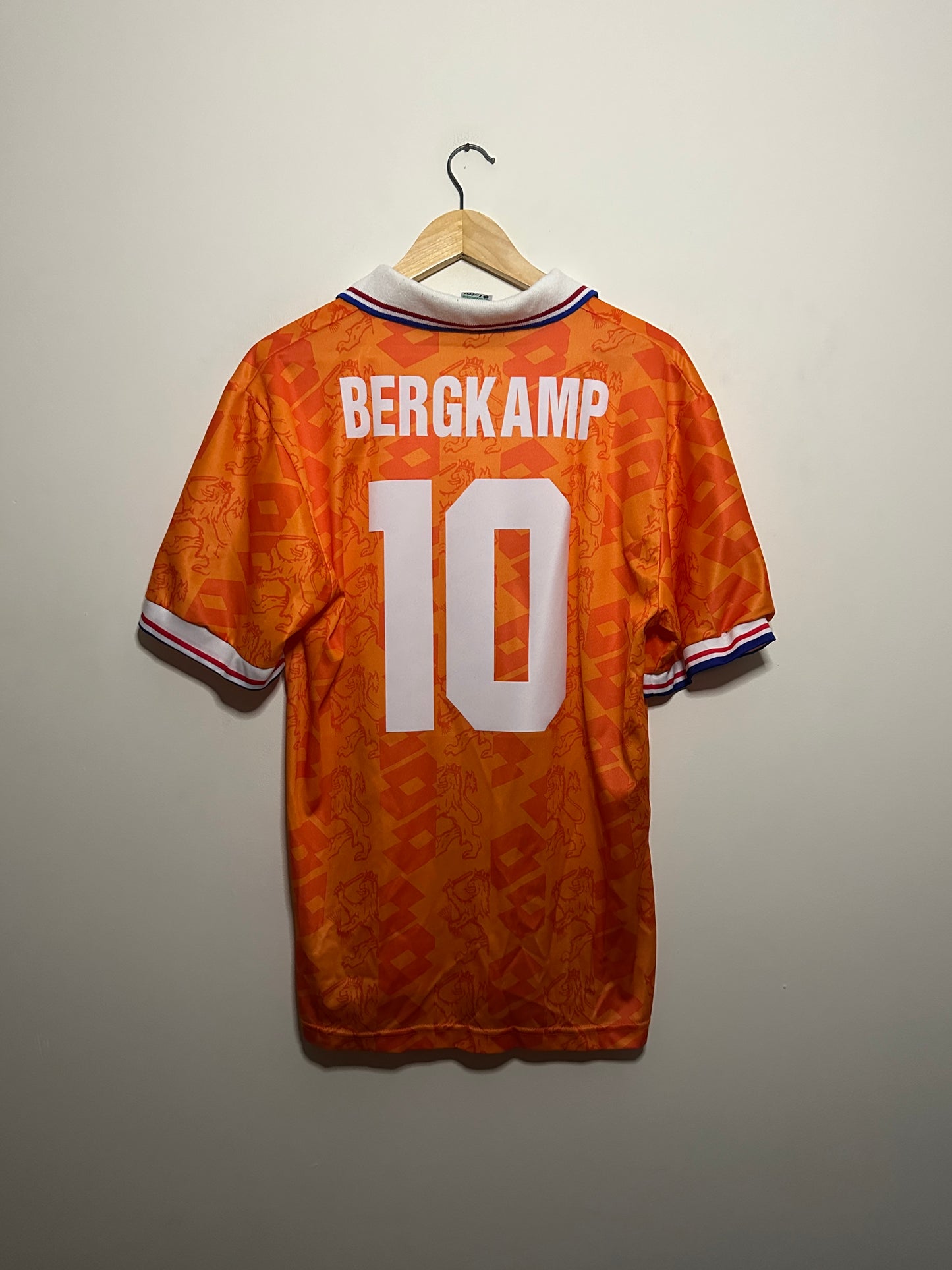 Dennis Bergkamp Netherlands 1993-95 home football shirt (M)