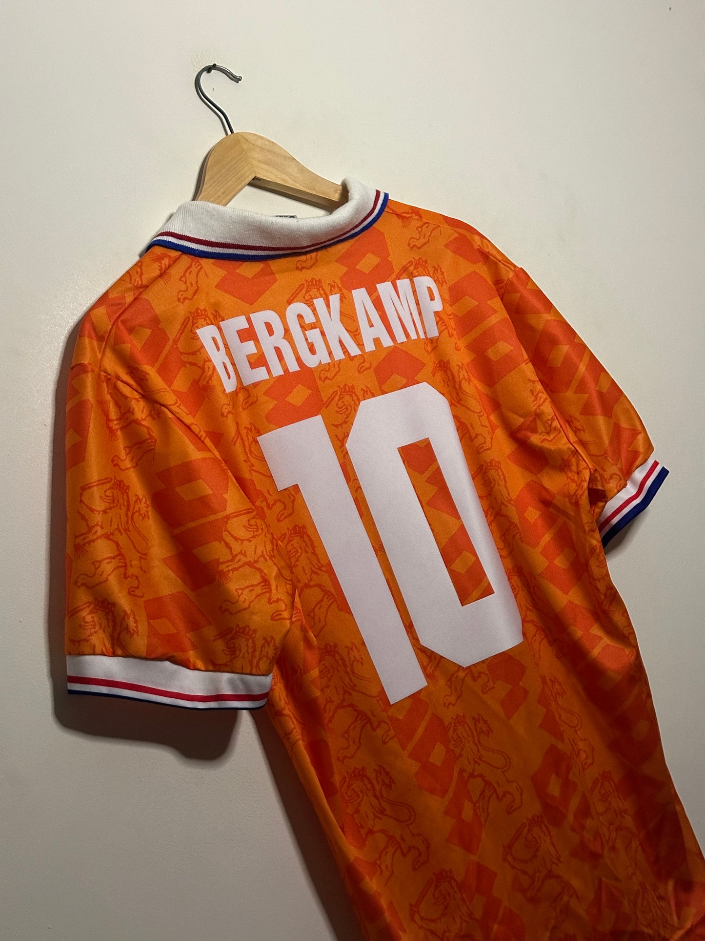 Dennis Bergkamp Netherlands 1993-95 home football shirt (M)