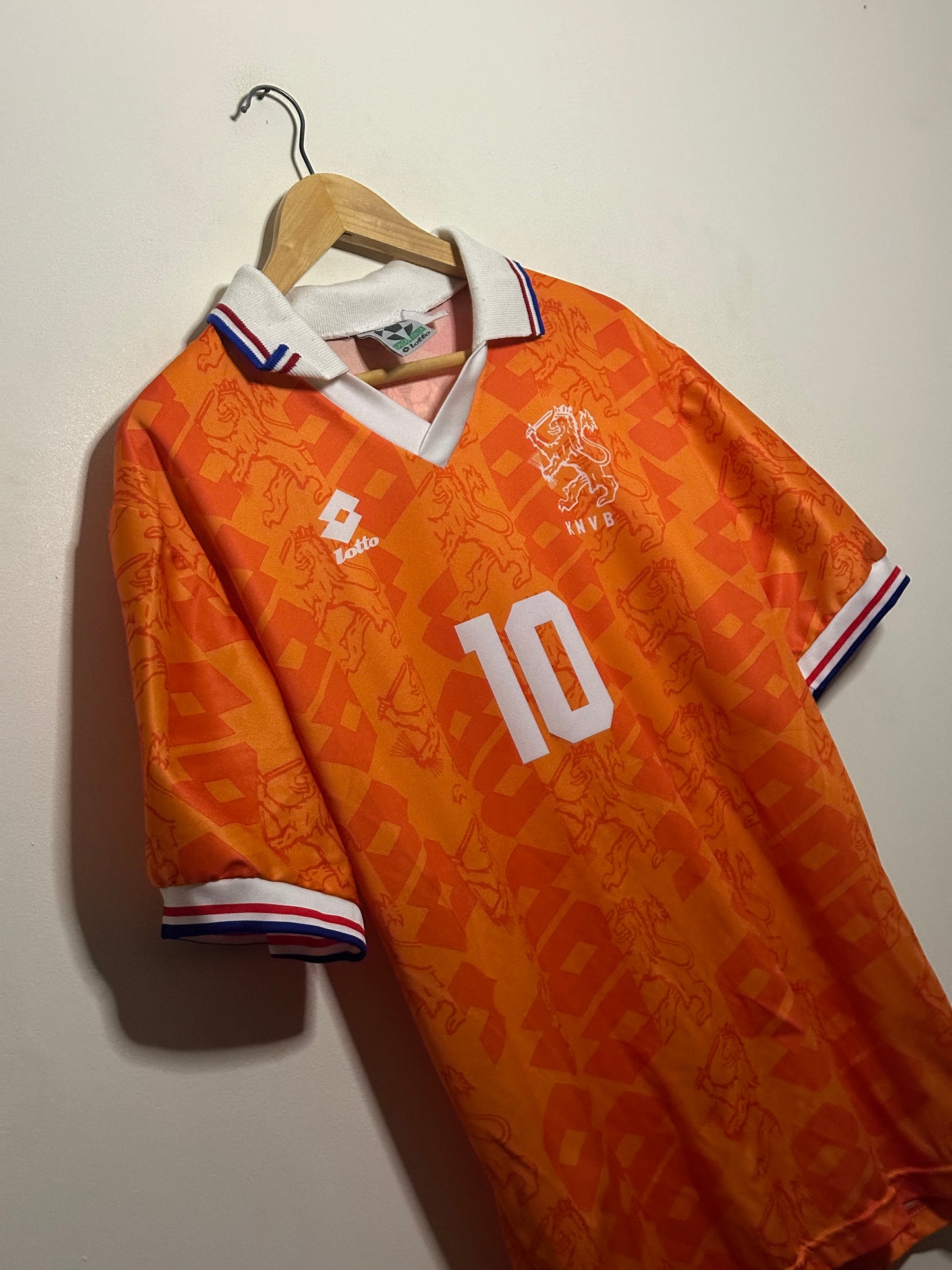Dennis Bergkamp Netherlands 1993-95 home football shirt (M)