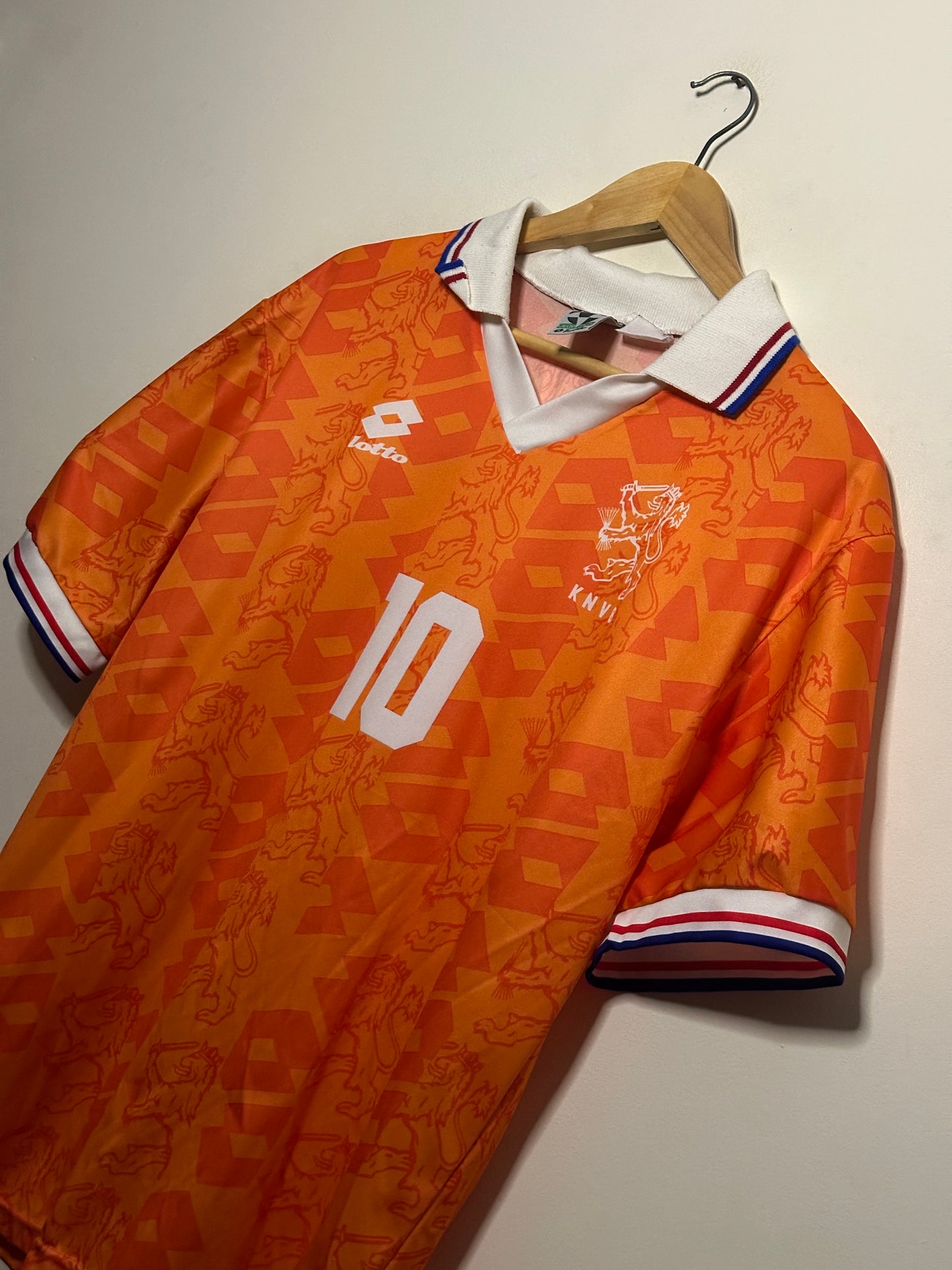 Dennis Bergkamp Netherlands 1993-95 home football shirt (M)