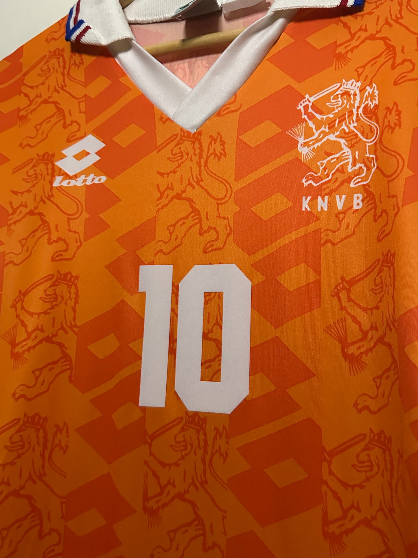 Dennis Bergkamp Netherlands 1993-95 home football shirt (M)