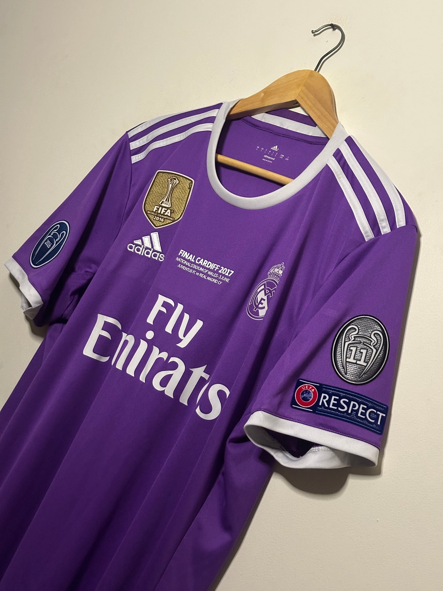 Cristiano Ronaldo Real Madrid CF 2016-17 away football shirt (L)