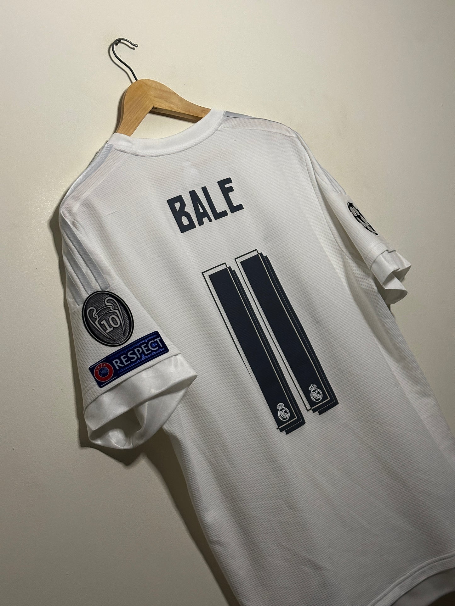 Gareth Bale Real Madrid CF 2015-16 home football shirt (XL)